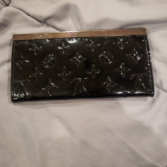 May Not Be Real Louis Vuitton Black Patent Leather Clutch - Picture 2 of 4